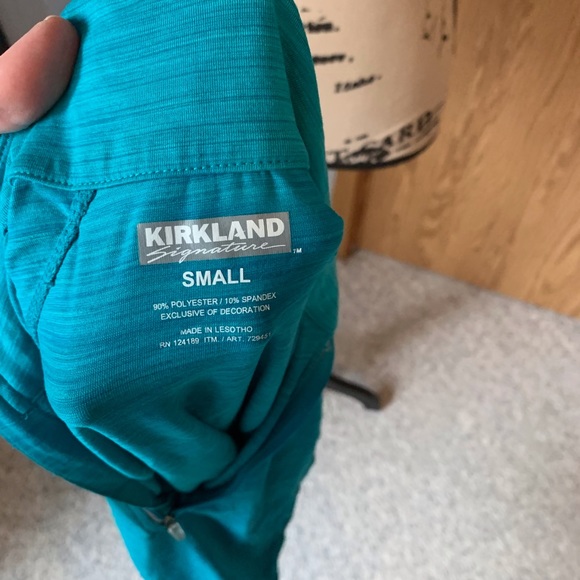 Costco activewear long sleeve with thumb holes - Picture 6 of 6